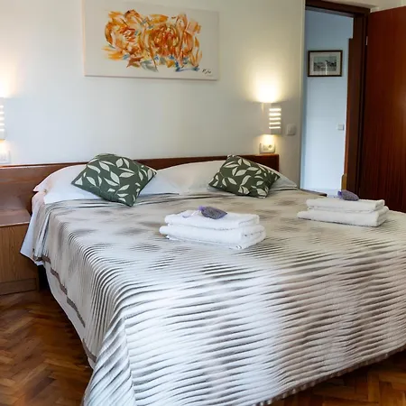 Apartment Nena *