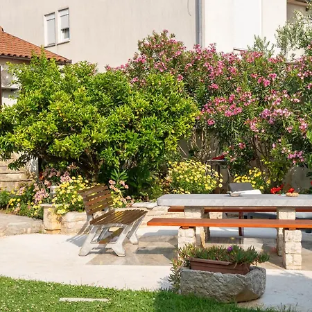 Nena Apartment Pula