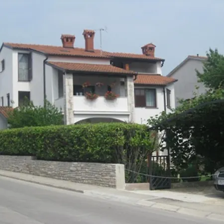 Nena Apartment Pula