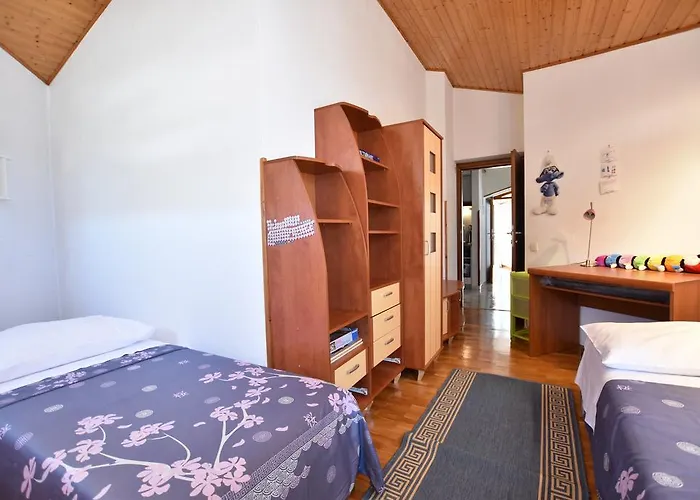 Nena 아파트 풀라