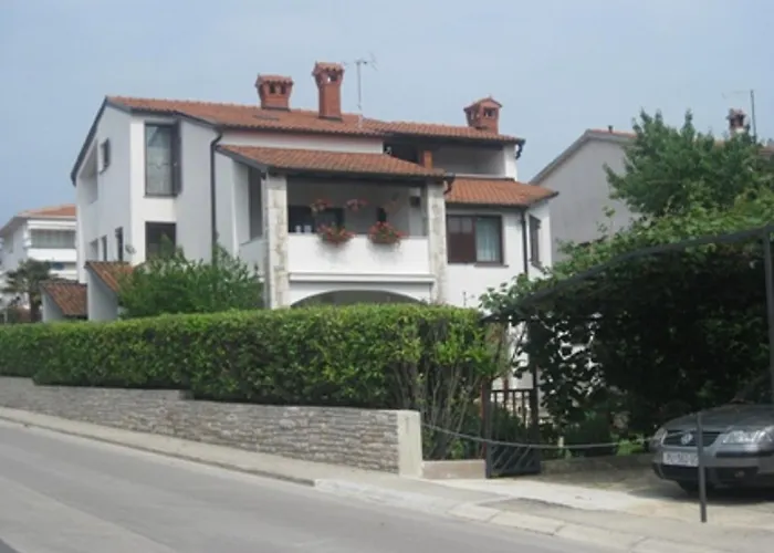 Nena 아파트 풀라